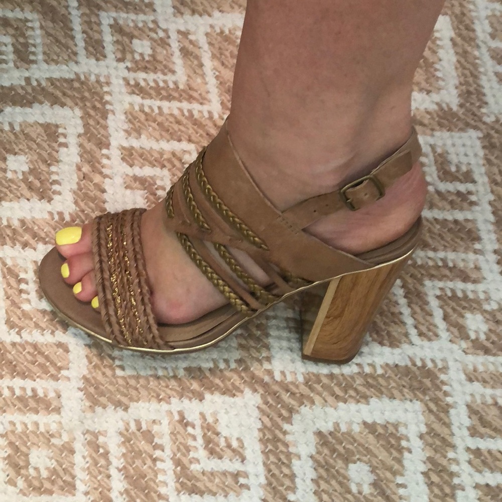 Reaction Kenneth Cole tan and gold braided sandals